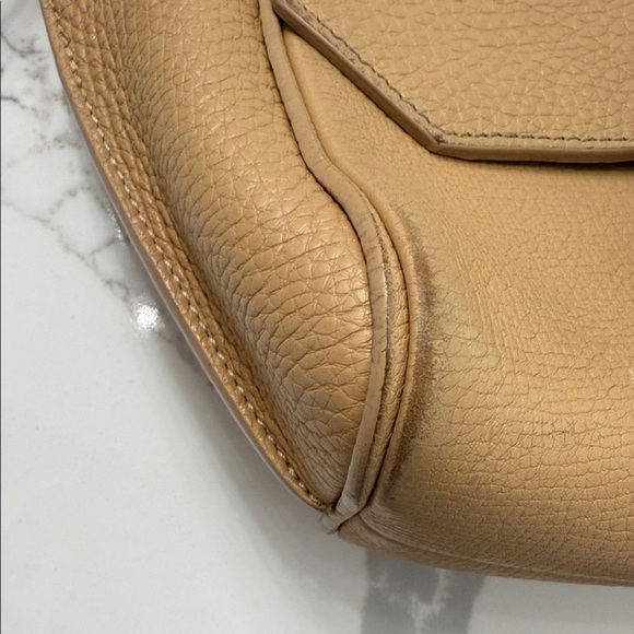 Elegant Longchamp Tan Leather Crossbody Bag - Picture 4 of 16